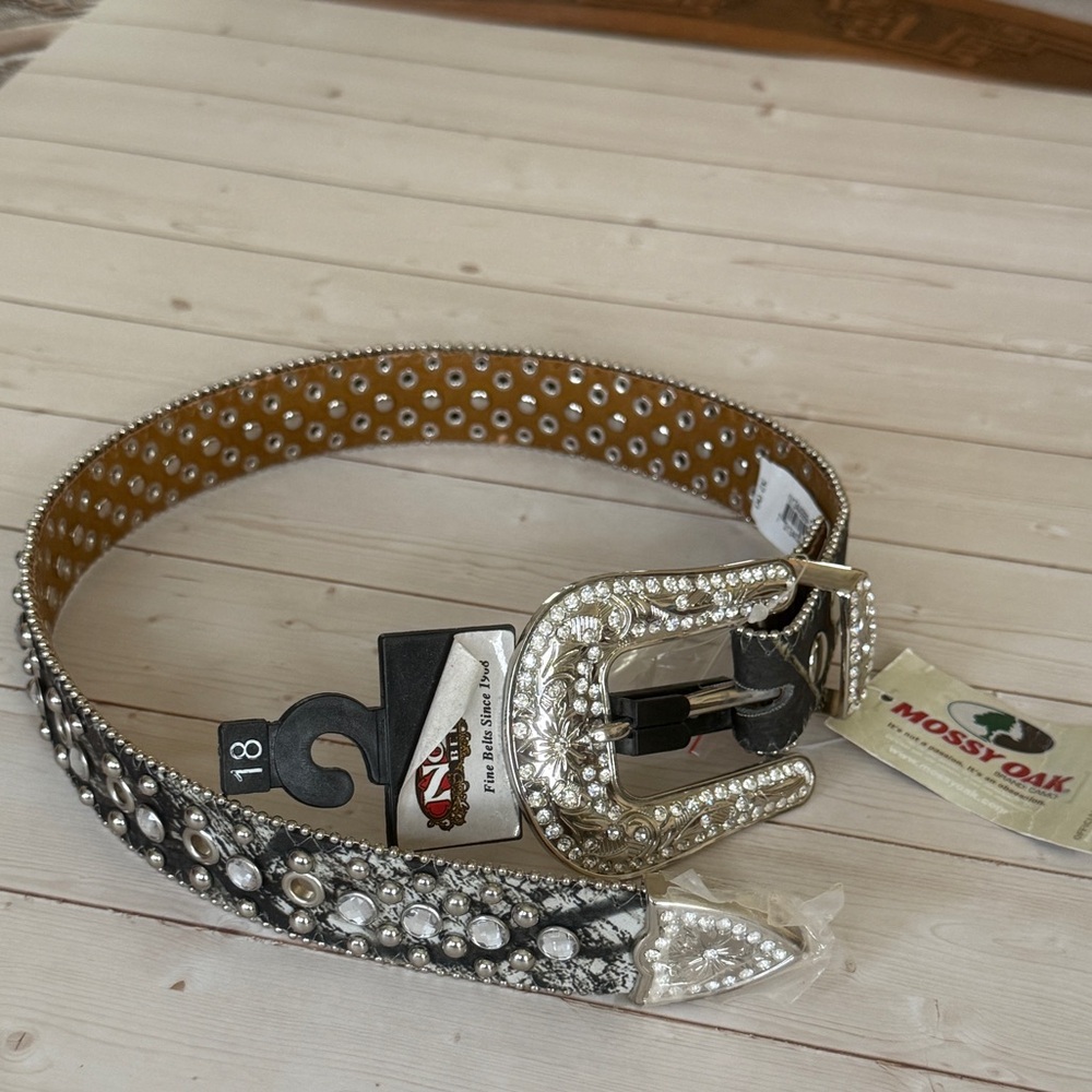 Nocona x Mossy Oak Women's Rhinestone & Studded Belt - Black & Silver. Size 18”